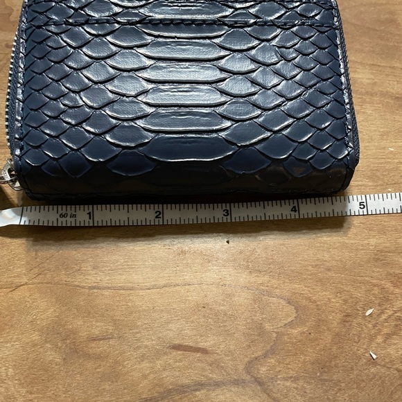 Michael Kors … wallet … zip around card case .. NWT - Picture 5 of 7